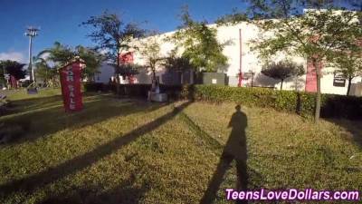 Young gets facial for currency - sexu.com