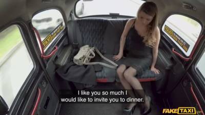 Backseat undressing erection issues - veryfreeporn.com