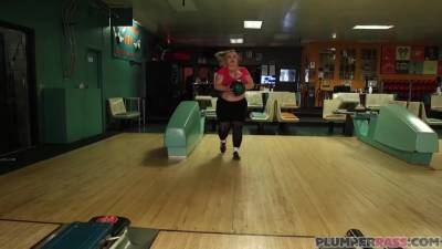 Bunny De-La-Cruz - Bunny De La Cruz - Bunny - L A And Bunny De La Cruz - Busty Pawg Milf Bowlin Balls 1080p - upornia.com