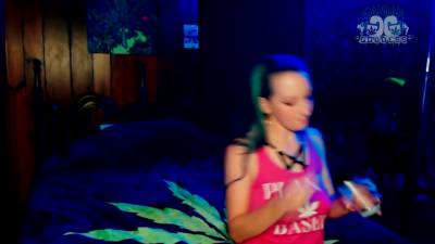 Mommy Ganjah Goddess 420 Cannabis Smoke Session - upornia.com