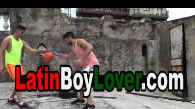 Cute latin hunk got a deepthroat blowjob and barebacked - nvdvid.com