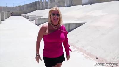 Busty Kerrie Takes A Cock In The Shitter - upornia.com