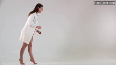 Super Hot Bridges And Splits By Kim - upornia.com