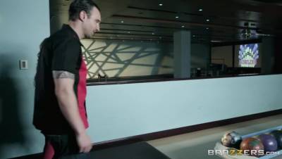 Britney Amber - Alex Legend - Boinking And Bowling - veryfreeporn.com