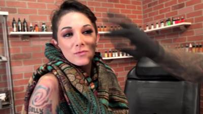 Sully Savage gets a new UV tattoo on her forehead - nvdvid.com