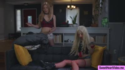 Aiden and Kenzie make their pussies squirt - fetishpapa.com