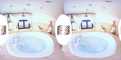 Bathtime With MILF Natalie - icpvid.com