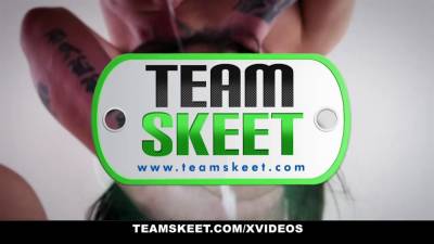 Fatty babe Vivian Taylor juggling her round bum on ebony dick - sexu.com