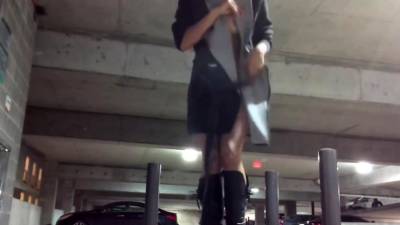 Cute Girls Masturbates In A Parking Garage - nvdvid.com