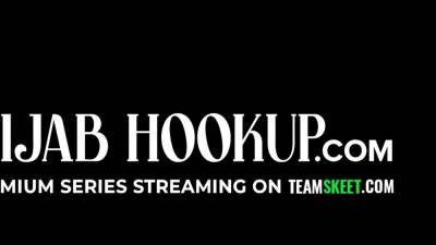 Curvy Delivering Girl Gives Client Some Extra Services - nvdvid.com