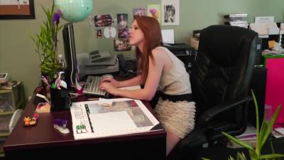 Blonde Female Boss Seduces And Fucks Her Secretary - upornia.com