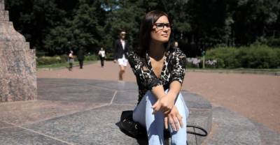 Startling brunette bimbo Mary Dee gets orgasm - icpvid.com