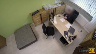 Erstaunliche Schonheit Ist Bereit Im Austausch Fur Einen Kredit Sex Zu Haben - upornia.com