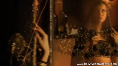 Lay Me Down I Am So Horny - txxx.com - India