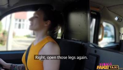 Redhead Fingerfucked by Cabbie - porntry.com