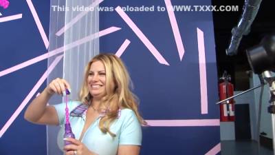 Big Bust Beauties All Greased Up With Daphne Rosen - hotmovs.com