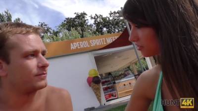 Big Amount Of Money Made Her Bf Change His Opin - upornia.com