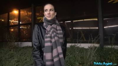 Night time outdoor sex at the station - veryfreeporn.com