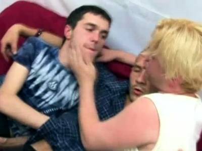 We have this three gents getting it on this feat as they - webmaster.drtuber.com