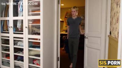 Inadvertently Slut With Pink Blindfold Has Sex With Stepbrother - upornia.com - Russia