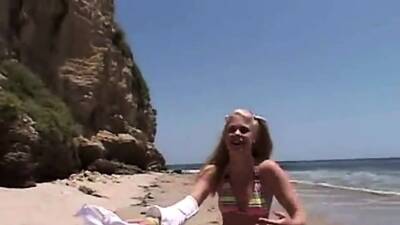 Little Summer Fingering at Beach - nvdvid.com