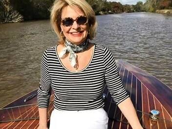 Sexy MATURES and MILFs - icpvid.com