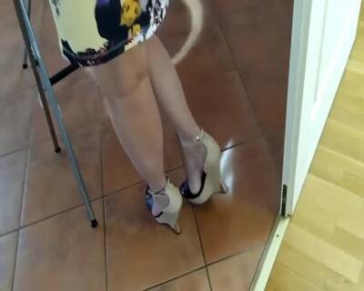 MILF IN HIGH HEELS - fetishpapa.com