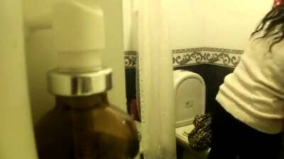 Jennifer - My niece Jennifer spied in the bathroom - nvdvid.com