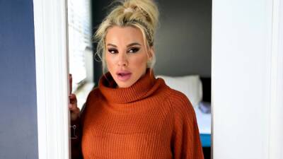 MILF mom proving she is the best cougar - icpvid.com