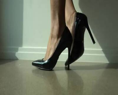 FEMDOM FEET IN HIGH HELLS 0 - fetishpapa.com