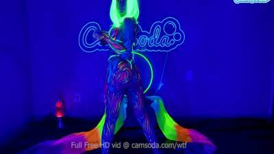 Bodypainted Babe Relishing Solo Play - upornia.com