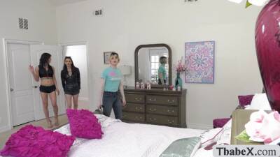 Ts Ella Hollywood barebacked while deepthroating tranny cock - fetishpapa.com