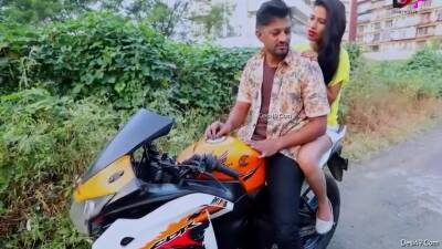 Sexy Jaan ( Girlfriend ) - hclips.com