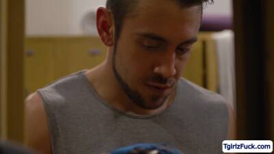 Busty ts Jexxxica Blake deepthroats bigcock and barebacked - fetishpapa.com