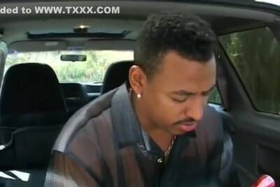 Honey Gets Twat Sucked And Fingered In The Back Of Car - upornia.com - Usa