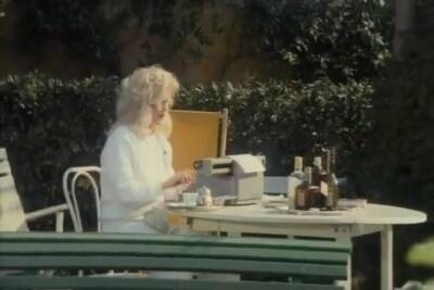 Vintage Blonde - upornia.com