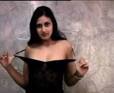 Desi Strip Tease HOT - drtuber.com - India