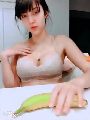 Cincinbear Banana Nsfw Snapchat Tease Video - hclips.com