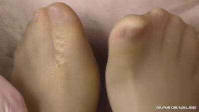 Young Schoolgirl Handjob On Her Feet In Pantyhose - Cum Feet - hclips.com