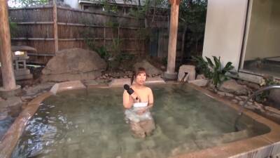 カップル彼女が混浴温泉に入浴チンポに誘われ温泉フェラして部屋で即ハメ - txxx.com - Japan