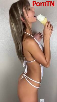Eating Icecream Like Shes Sucking Dick - hclips.com