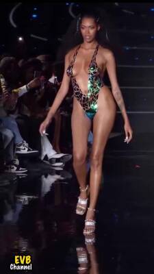 WONDERFUL OUTFIT - fetishpapa.com