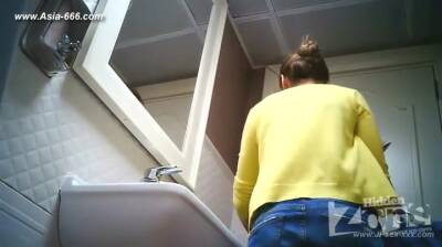 peeping blondes go to toilet.*** - hclips.com