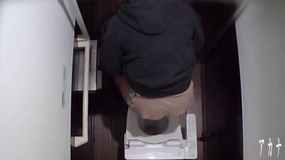 beautiful school girl in toilet2 - voyeurhit.com