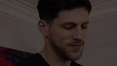 Cocksucked stud breeds jock for facial - nvdvid.com