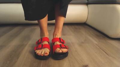 Girl In Sexy Red Flip Flops Back From The Beach - hclips.com