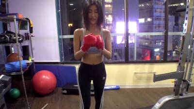 筋肉質の引き締まった体の褐色奥さん男に口説かれ旦那に内緒で浮気セックス - txxx.com - Japan