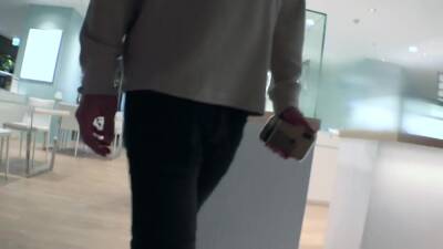 清楚面してめちゃくちゃチンポ好きのビッチ美少女のカフェ店員を口説いて生ハメ - txxx.com - Japan