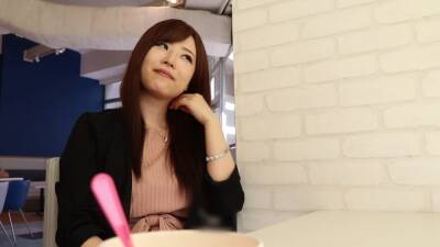 It seems that there are many drinking parties, so the time to go home is different - txxx.com - Japan