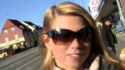 Clara - Danske Clara tager et bad og onanerer (Solo 6) - nvdvid.com